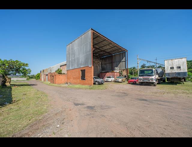 2,200M² BUSINESS CENTRE FOR SALE IN TONGAAT INDUSTRIAL